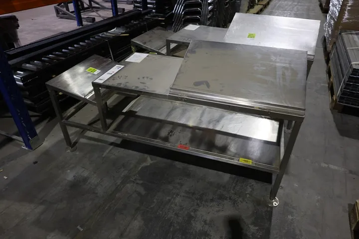 1 x Edelstahl Arbeitstisch Maße: 168 x 60 x 72 +/- cm